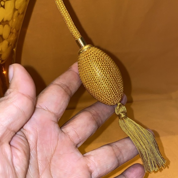 Rare find, vintage brown and white hand blown Alice-Aliya bottle with atomizer - Picture 2 of 5